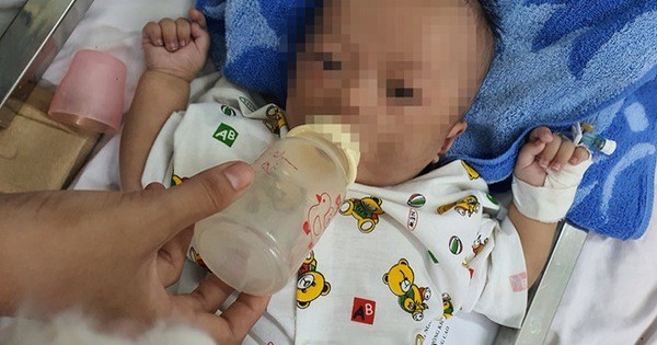 Bé trai 4 tháng bị gãy chân, xuất huyết não: Hai bố mẹ đều là con nghiện? - 1