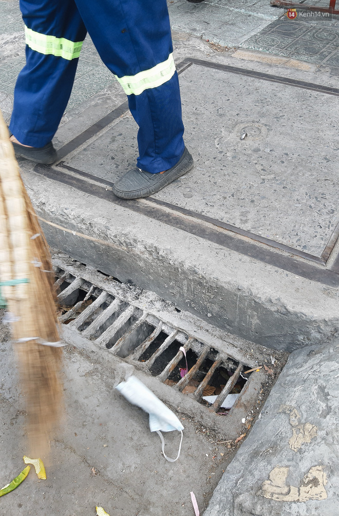 Khi người dân chen nhau mua bằng được khẩu trang để bảo vệ chính mình nhưng lại vứt tràn lan ra ngoài môi trường - 14 Khi người dân chen nhau mua bằng được khẩu trang để bảo vệ chính mình nhưng lại vứt tràn lan ra ngoài môi trường - 14