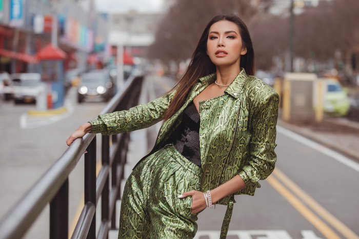 Minh Tú khoe phong cách thời trang cực ngầu tại New York Fashion Week - 3 Minh Tú khoe phong cách thời trang cực ngầu tại New York Fashion Week - 3