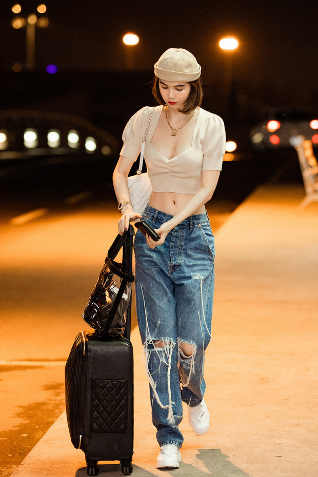 Ngọc Trinh dáng chuẩn nên mặc quần jeans đẹp mê là đương nhiên, mỗi tội lại có đôi lần mix đồ hơi 'lỗi' - 5 Ngọc Trinh dáng chuẩn nên mặc quần jeans đẹp mê là đương nhiên, mỗi tội lại có đôi lần mix đồ hơi 'lỗi' - 5
