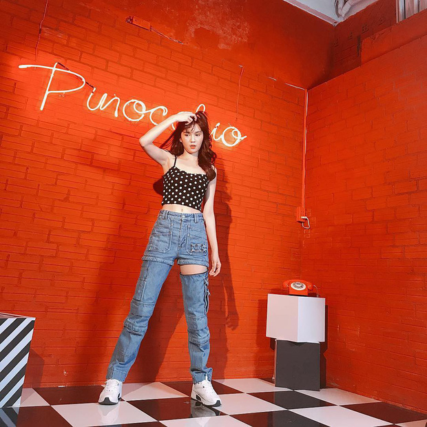 Ngọc Trinh dáng chuẩn nên mặc quần jeans đẹp mê là đương nhiên, mỗi tội lại có đôi lần mix đồ hơi 'lỗi' - 6 Ngọc Trinh dáng chuẩn nên mặc quần jeans đẹp mê là đương nhiên, mỗi tội lại có đôi lần mix đồ hơi 'lỗi' - 6