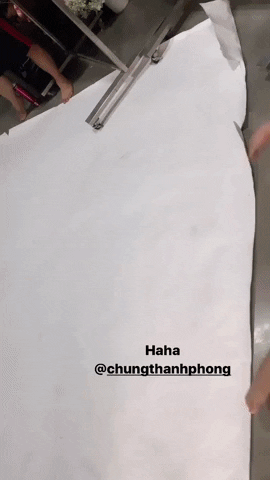Đỏ mặt với hậu trường chụp nude của Ngọc Trinh: Khoả thân 100% cùng ekip đông người nhưng chẳng ngại ngùng Đỏ mặt với hậu trường chụp nude của Ngọc Trinh: Khoả thân 100% cùng ekip đông người nhưng chẳng ngại ngùng