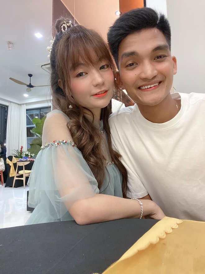 Mạc Văn Khoa và bạn gái làm phù dâu, phù rể ở lễ cưới Duy Mạnh - 1