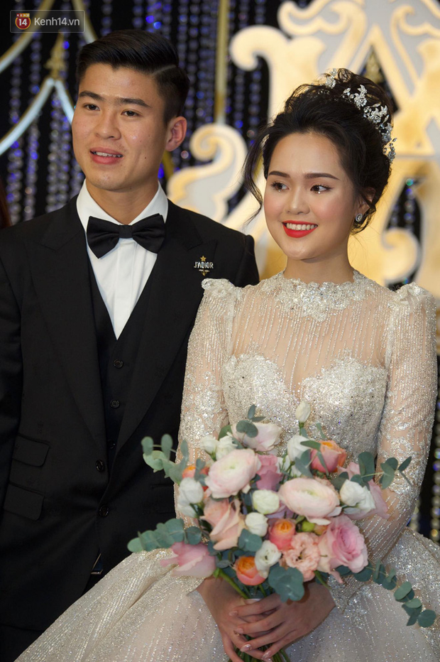 Duy Mạnh khoe ảnh cưới cực tình bên Quỳnh Anh, viết tâm thư gửi lời cảm ơn tới gia đình và người thân sau hôn lễ cổ tích - 2 Duy Mạnh khoe ảnh cưới cực tình bên Quỳnh Anh, viết tâm thư gửi lời cảm ơn tới gia đình và người thân sau hôn lễ cổ tích - 2