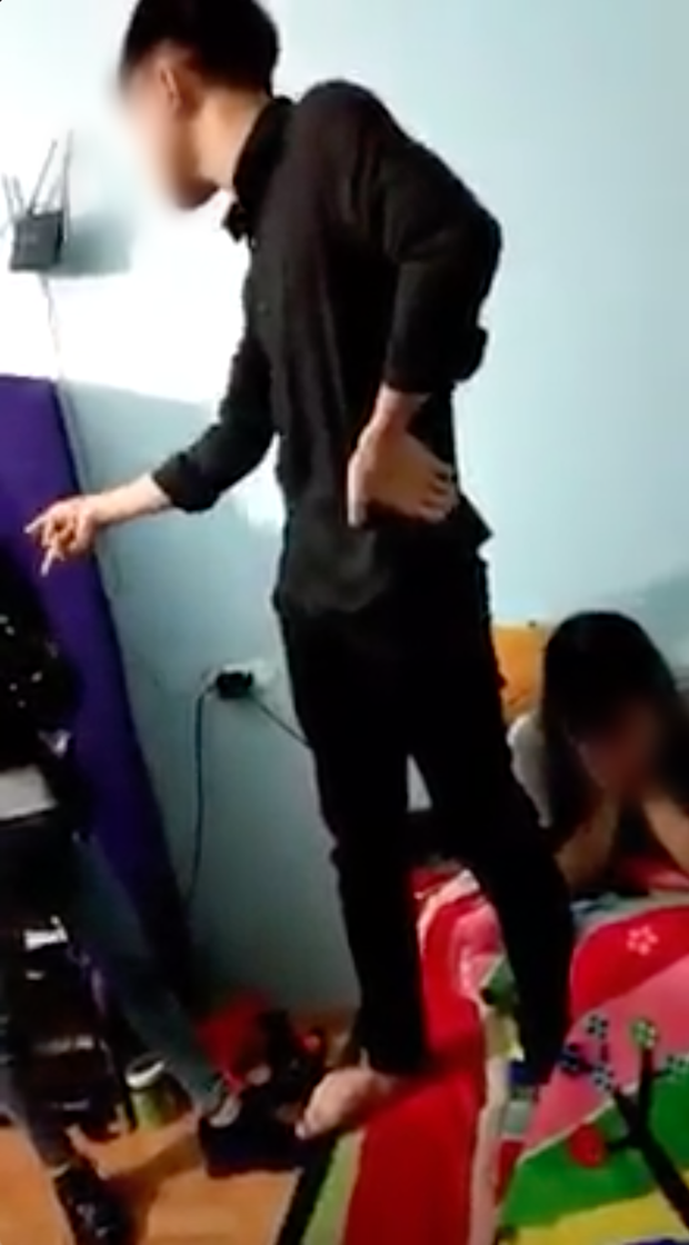 Cộng đồng mạng phẫn nộ với gã chồng từ mặt chị, bỏ cả vợ để bảo vệ bồ nhí - 2 Cộng đồng mạng phẫn nộ với gã chồng từ mặt chị, bỏ cả vợ để bảo vệ bồ nhí - 2
