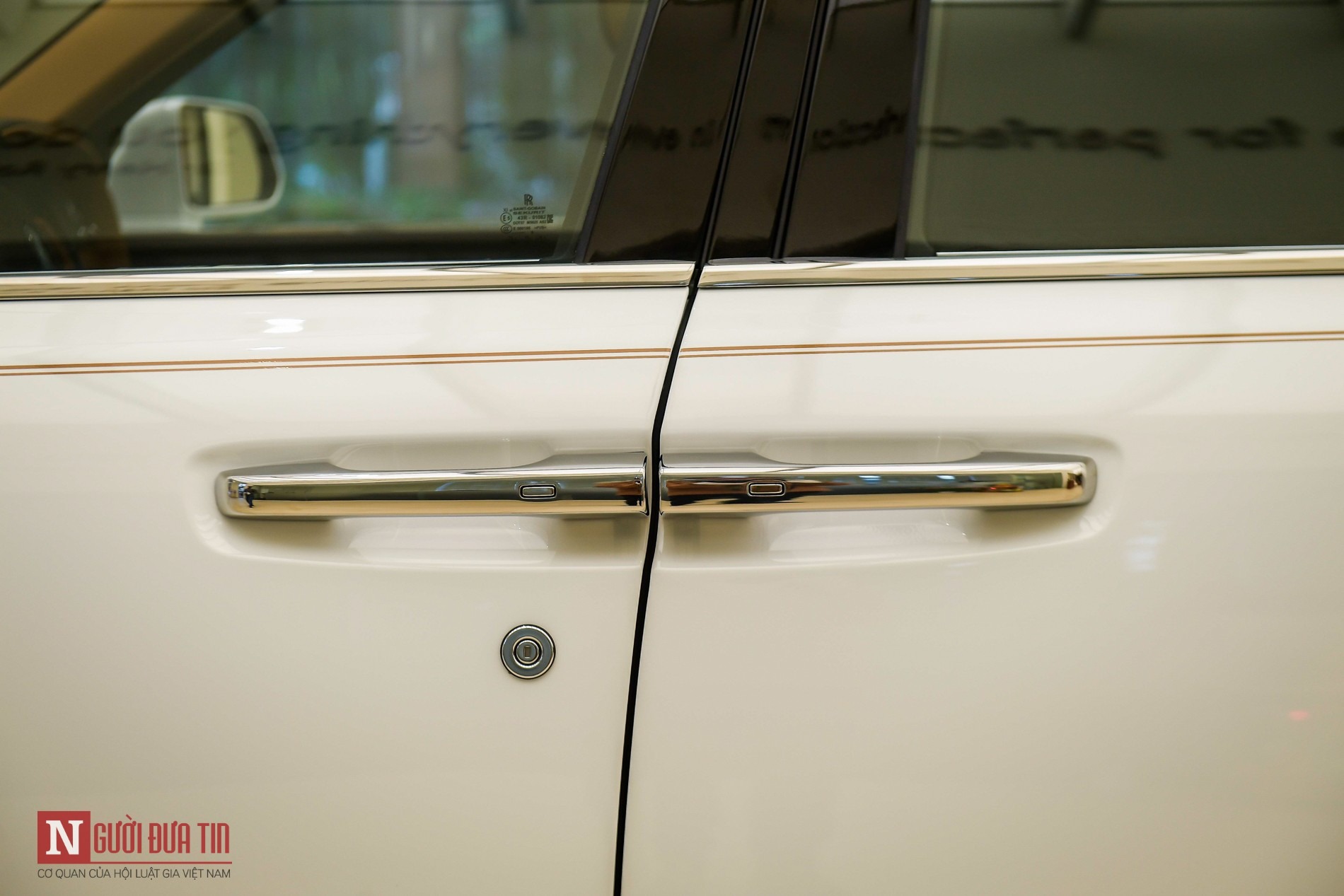 Cận cảnh siêu SUV đắt nhất tại Việt Nam - 7 Cận cảnh siêu SUV đắt nhất tại Việt Nam - 7