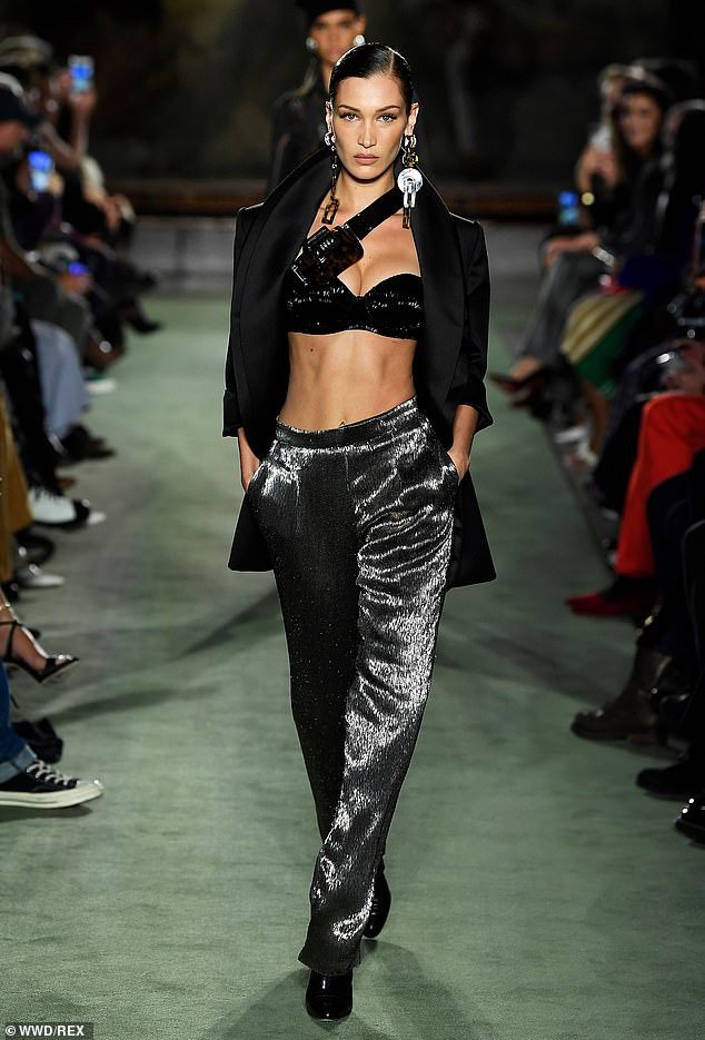 Thời trang xuyên thấu hở bạo, cut -out phủ sóng New York Fashion Week 2020 - 1 Thời trang xuyên thấu hở bạo, cut -out phủ sóng New York Fashion Week 2020 - 1