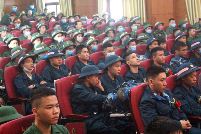 Hình ảnh xúc động tiễn tân binh lên đường nhập ngũ ở Hải Dương - 9 Hình ảnh xúc động tiễn tân binh lên đường nhập ngũ ở Hải Dương - 9