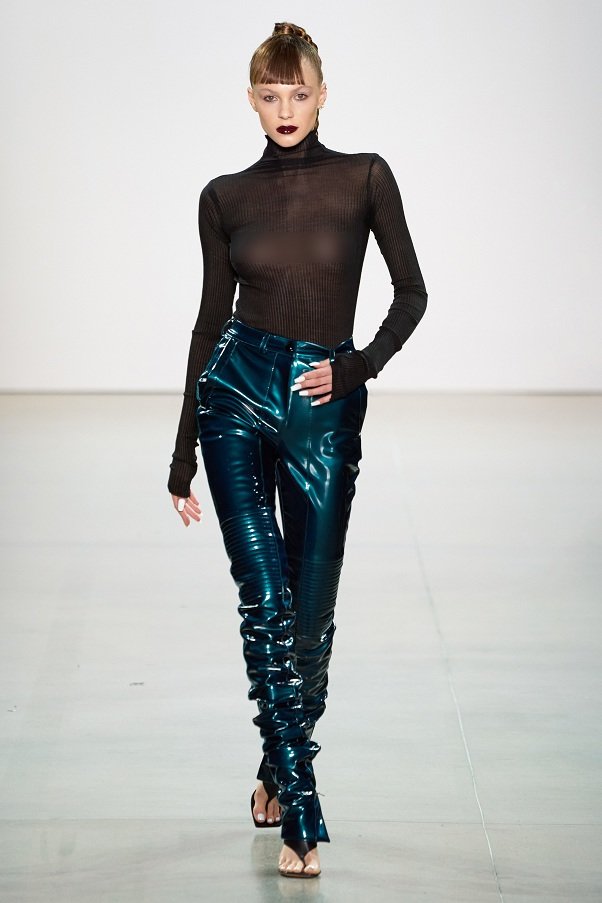 Thời trang xuyên thấu hở bạo, cut -out phủ sóng New York Fashion Week 2020 - 6 Thời trang xuyên thấu hở bạo, cut -out phủ sóng New York Fashion Week 2020 - 6