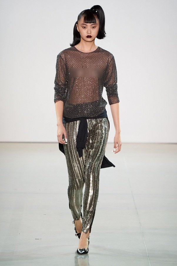 Thời trang xuyên thấu hở bạo, cut -out phủ sóng New York Fashion Week 2020 - 5 Thời trang xuyên thấu hở bạo, cut -out phủ sóng New York Fashion Week 2020 - 5