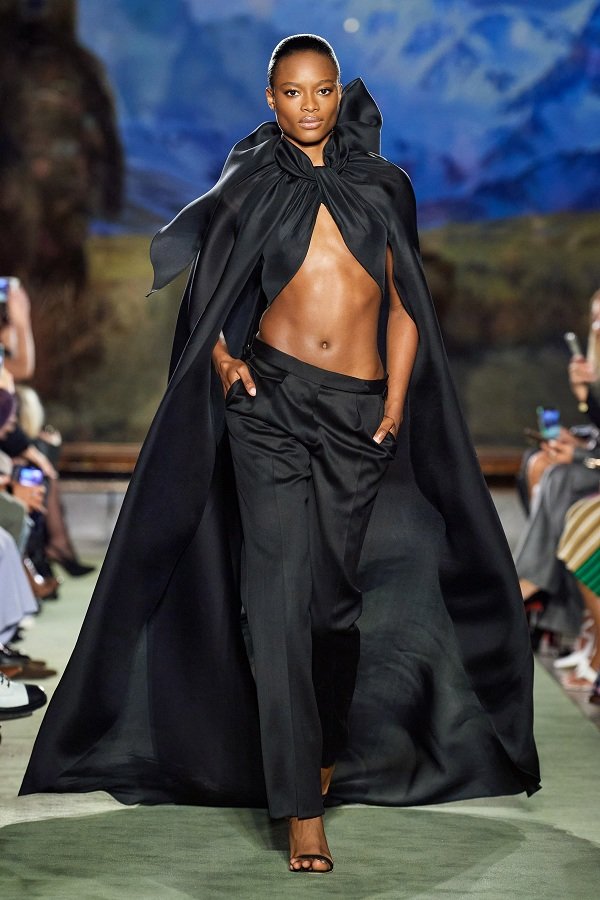 Thời trang xuyên thấu hở bạo, cut -out phủ sóng New York Fashion Week 2020 - 2 Thời trang xuyên thấu hở bạo, cut -out phủ sóng New York Fashion Week 2020 - 2