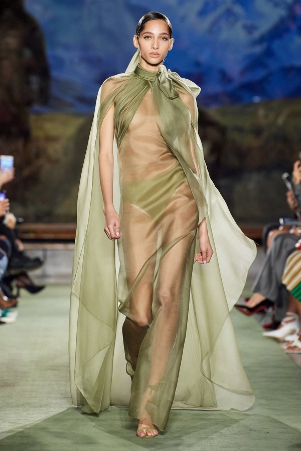 Thời trang xuyên thấu hở bạo, cut -out phủ sóng New York Fashion Week 2020 - 3 Thời trang xuyên thấu hở bạo, cut -out phủ sóng New York Fashion Week 2020 - 3