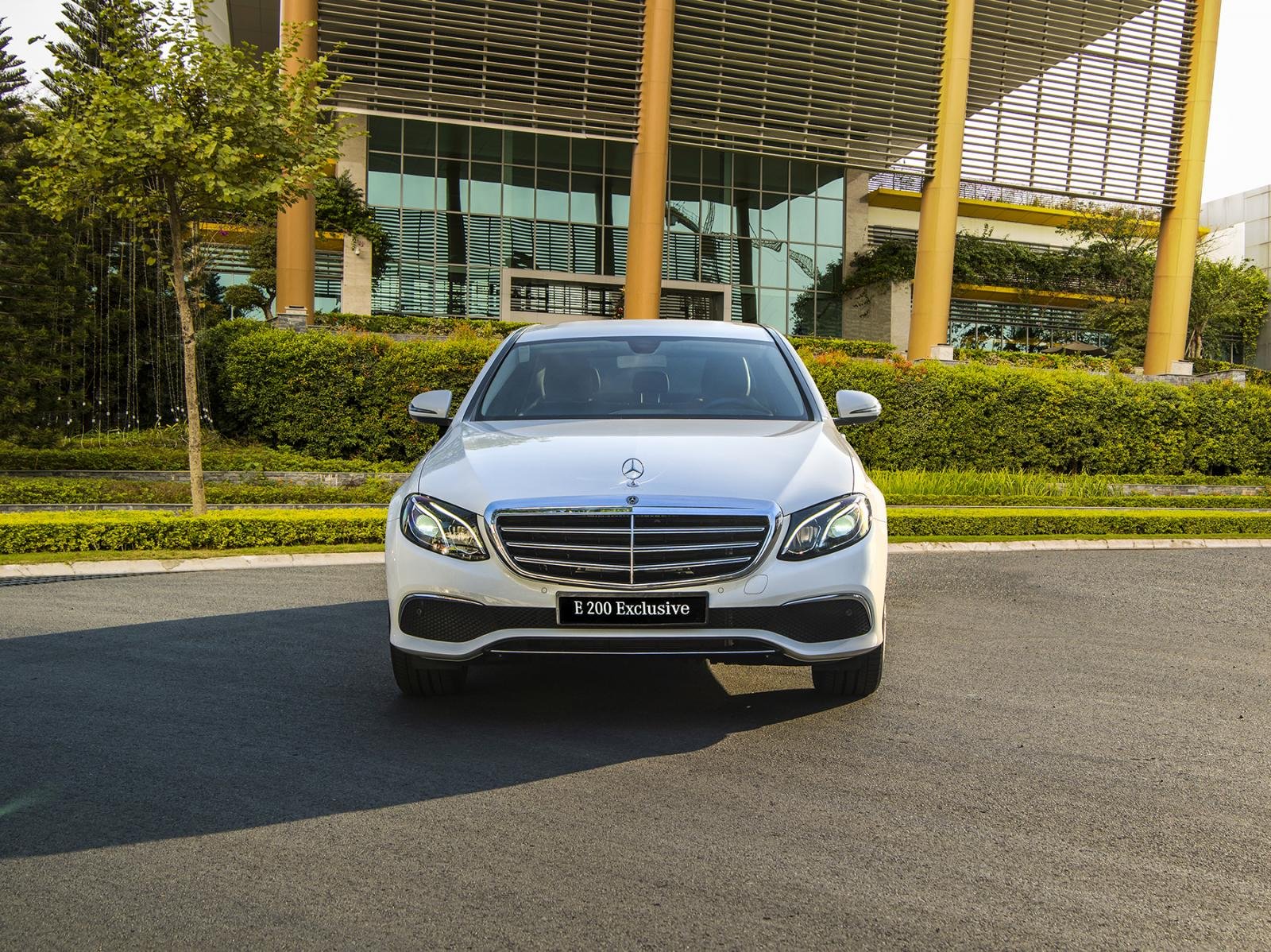 Mercedes-Benz Việt Nam ra mắt E 200 Exclusive 2020 thay thế bản Sport, giá 2,29 tỷ đồng - 1 Mercedes-Benz Việt Nam ra mắt E 200 Exclusive 2020 thay thế bản Sport, giá 2,29 tỷ đồng - 1