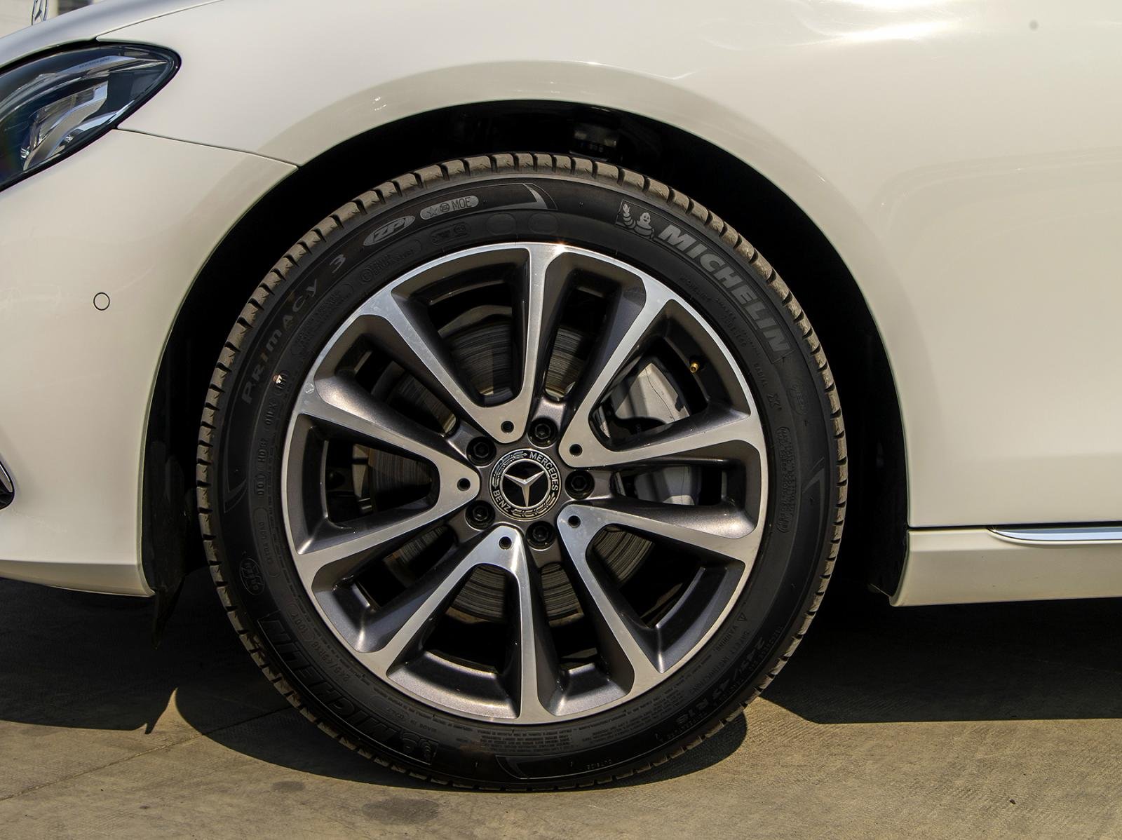 Mercedes-Benz Việt Nam ra mắt E 200 Exclusive 2020 thay thế bản Sport, giá 2,29 tỷ đồng - 2 Mercedes-Benz Việt Nam ra mắt E 200 Exclusive 2020 thay thế bản Sport, giá 2,29 tỷ đồng - 2
