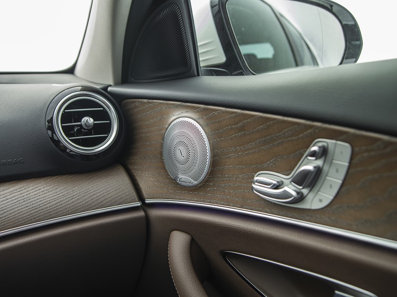 Mercedes-Benz Việt Nam ra mắt E 200 Exclusive 2020 thay thế bản Sport, giá 2,29 tỷ đồng - 5 Mercedes-Benz Việt Nam ra mắt E 200 Exclusive 2020 thay thế bản Sport, giá 2,29 tỷ đồng - 5