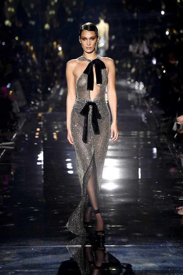 Thời trang xuyên thấu hở bạo, cut -out phủ sóng New York Fashion Week 2020 - 7 Thời trang xuyên thấu hở bạo, cut -out phủ sóng New York Fashion Week 2020 - 7