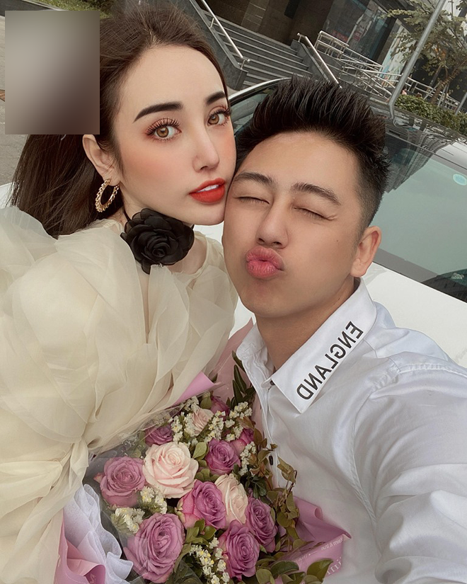 Chưa đến Valentine đã phát sốt với quà tặng sương sương của 'chồng người ta': Hết điện thoại xịn, lợn tiết kiệm trăm triệu giờ lại đến ô tô sang 3 tỷ - 4 Chưa đến Valentine đã phát sốt với quà tặng sương sương của 'chồng người ta': Hết điện thoại xịn, lợn tiết kiệm trăm triệu giờ lại đến ô tô sang 3 tỷ - 4