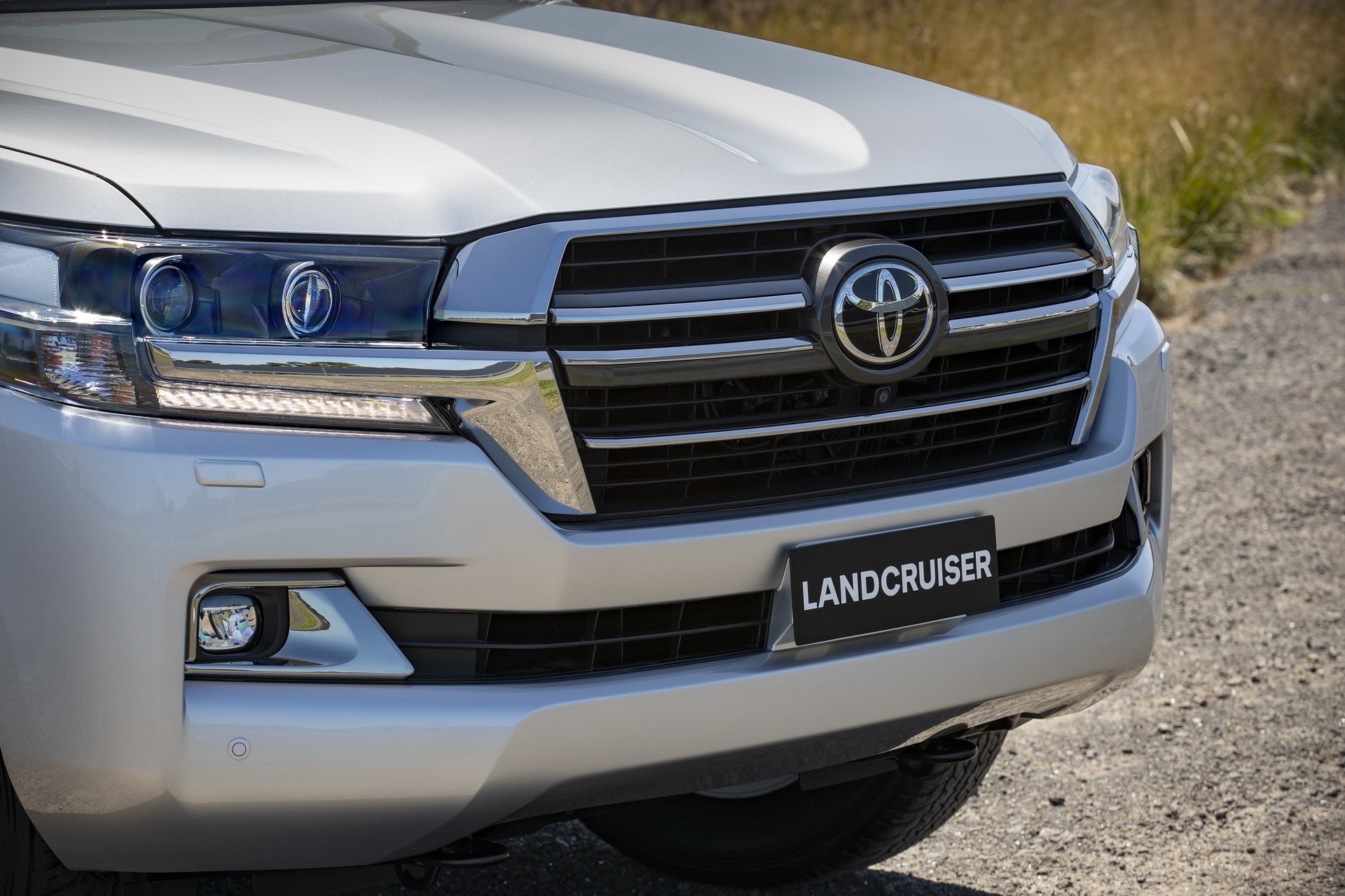 Toyota Land Cruiser Sahara Horizon phiên bản giới hạn ra mắt, giá hơn 2 tỷ đồng - 1 Toyota Land Cruiser Sahara Horizon phiên bản giới hạn ra mắt, giá hơn 2 tỷ đồng - 1
