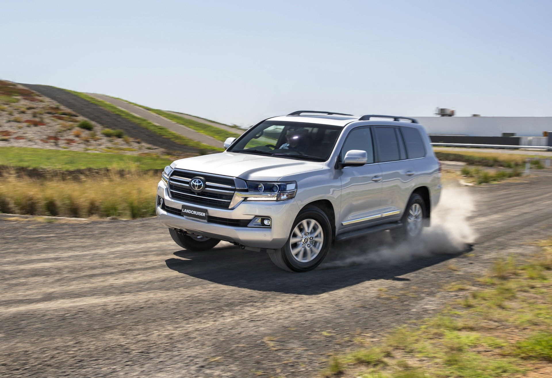 Toyota Land Cruiser Sahara Horizon phiên bản giới hạn ra mắt, giá hơn 2 tỷ đồng - 5 Toyota Land Cruiser Sahara Horizon phiên bản giới hạn ra mắt, giá hơn 2 tỷ đồng - 5
