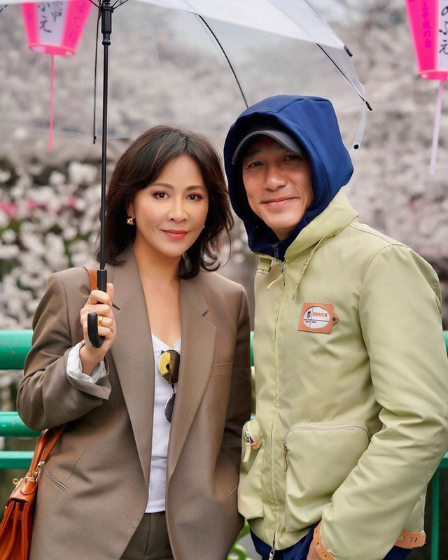 Những cặp vợ chồng Hoa ngữ sống bên nhau gần 2 thập kỷ: Người vẫn 'tim đập, tay run' khi ở bên đối phương, người tuyệt đối không gần nữ giới vì sợ vợ - 9 Những cặp vợ chồng Hoa ngữ sống bên nhau gần 2 thập kỷ: Người vẫn 'tim đập, tay run' khi ở bên đối phương, người tuyệt đối không gần nữ giới vì sợ vợ - 9