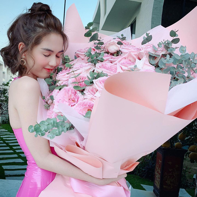 Ngọc Trinh có tình mới sau khi chia tay bạn trai đại gia? Ngọc Trinh có tình mới sau khi chia tay bạn trai đại gia?