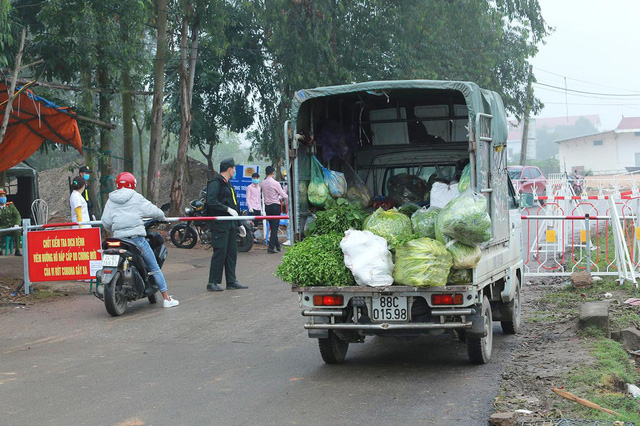 Muốn ra vào xã Sơn Lôi đang được phong tỏa, người dân phải chấp hành những gì? - 1 Muốn ra vào xã Sơn Lôi đang được phong tỏa, người dân phải chấp hành những gì? - 1