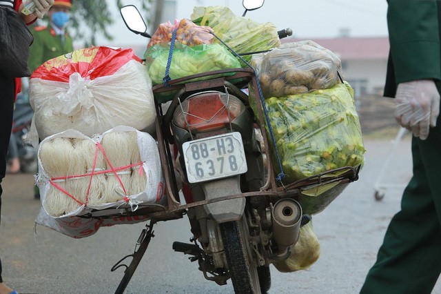 Muốn ra vào xã Sơn Lôi đang được phong tỏa, người dân phải chấp hành những gì? - 2 Muốn ra vào xã Sơn Lôi đang được phong tỏa, người dân phải chấp hành những gì? - 2
