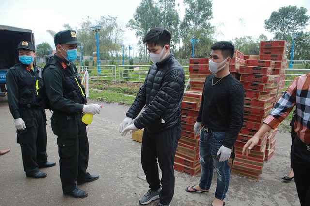 Muốn ra vào xã Sơn Lôi đang được phong tỏa, người dân phải chấp hành những gì? - 4 Muốn ra vào xã Sơn Lôi đang được phong tỏa, người dân phải chấp hành những gì? - 4