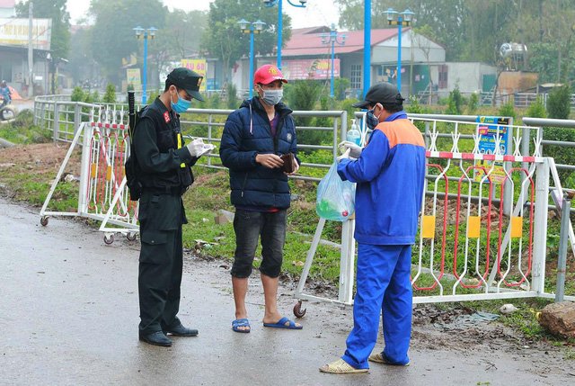 Muốn ra vào xã Sơn Lôi đang được phong tỏa, người dân phải chấp hành những gì? - 6 Muốn ra vào xã Sơn Lôi đang được phong tỏa, người dân phải chấp hành những gì? - 6
