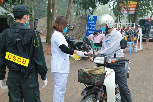 Muốn ra vào xã Sơn Lôi đang được phong tỏa, người dân phải chấp hành những gì? - 8 Muốn ra vào xã Sơn Lôi đang được phong tỏa, người dân phải chấp hành những gì? - 8