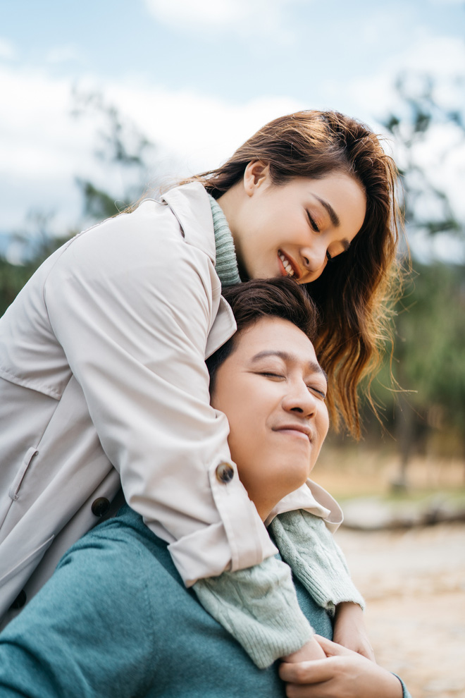 Vợ chồng Trường Giang - Nhã Phương khiến dân tình 'phát sốt' với bộ ảnh Valentine ngọt ngào, từng khoảnh khắc đều như một thước phim ngôn tình - 1 Vợ chồng Trường Giang - Nhã Phương khiến dân tình 'phát sốt' với bộ ảnh Valentine ngọt ngào, từng khoảnh khắc đều như một thước phim ngôn tình - 1