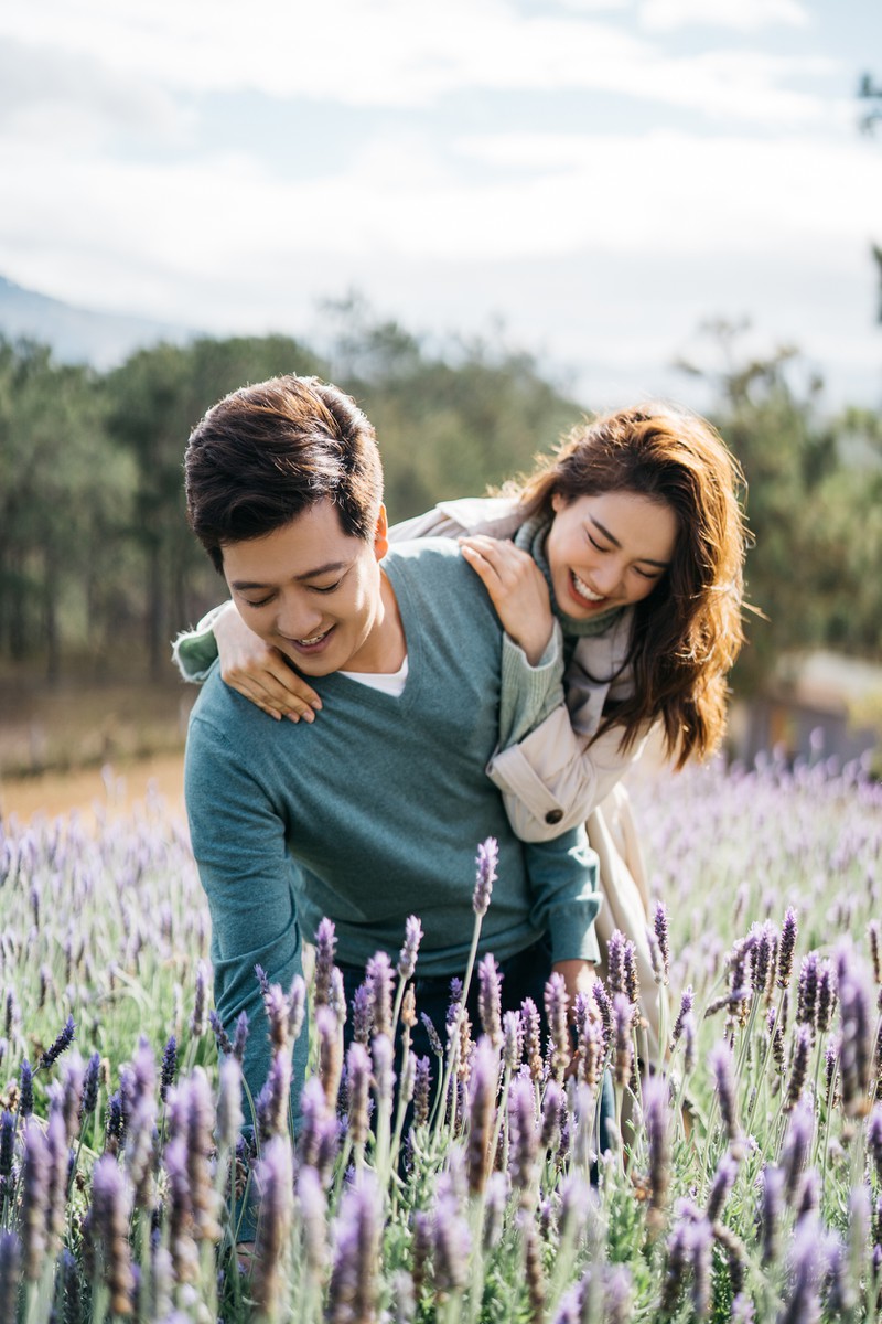 Vợ chồng Trường Giang - Nhã Phương khiến dân tình 'phát sốt' với bộ ảnh Valentine ngọt ngào, từng khoảnh khắc đều như một thước phim ngôn tình - 4 Vợ chồng Trường Giang - Nhã Phương khiến dân tình 'phát sốt' với bộ ảnh Valentine ngọt ngào, từng khoảnh khắc đều như một thước phim ngôn tình - 4