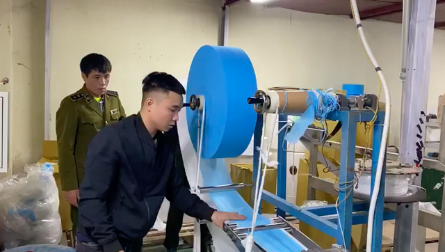 Xử lý nghiêm những hành vi kinh doanh trục lợi COVID-19 - 1 Xử lý nghiêm những hành vi kinh doanh trục lợi COVID-19 - 1