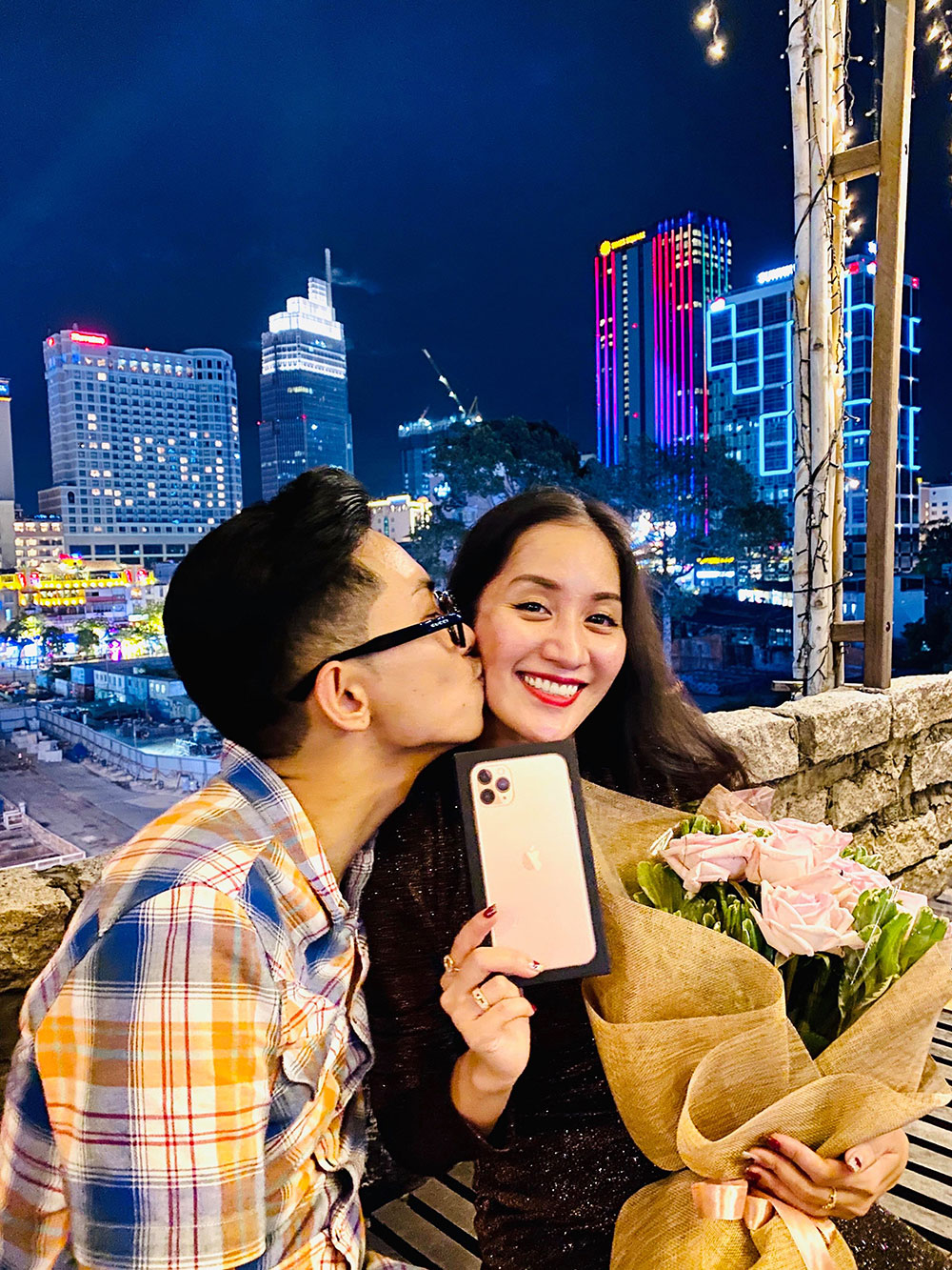 Khánh Thi 'tố cáo' Phan Hiển vô tâm, chưa bao giờ tặng quà cho vợ suốt 10 mùa Valentine - 1 Khánh Thi 'tố cáo' Phan Hiển vô tâm, chưa bao giờ tặng quà cho vợ suốt 10 mùa Valentine - 1
