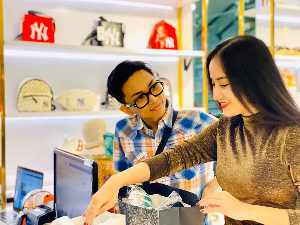 Khánh Thi 'tố cáo' Phan Hiển vô tâm, chưa bao giờ tặng quà cho vợ suốt 10 mùa Valentine - 3 Khánh Thi 'tố cáo' Phan Hiển vô tâm, chưa bao giờ tặng quà cho vợ suốt 10 mùa Valentine - 3
