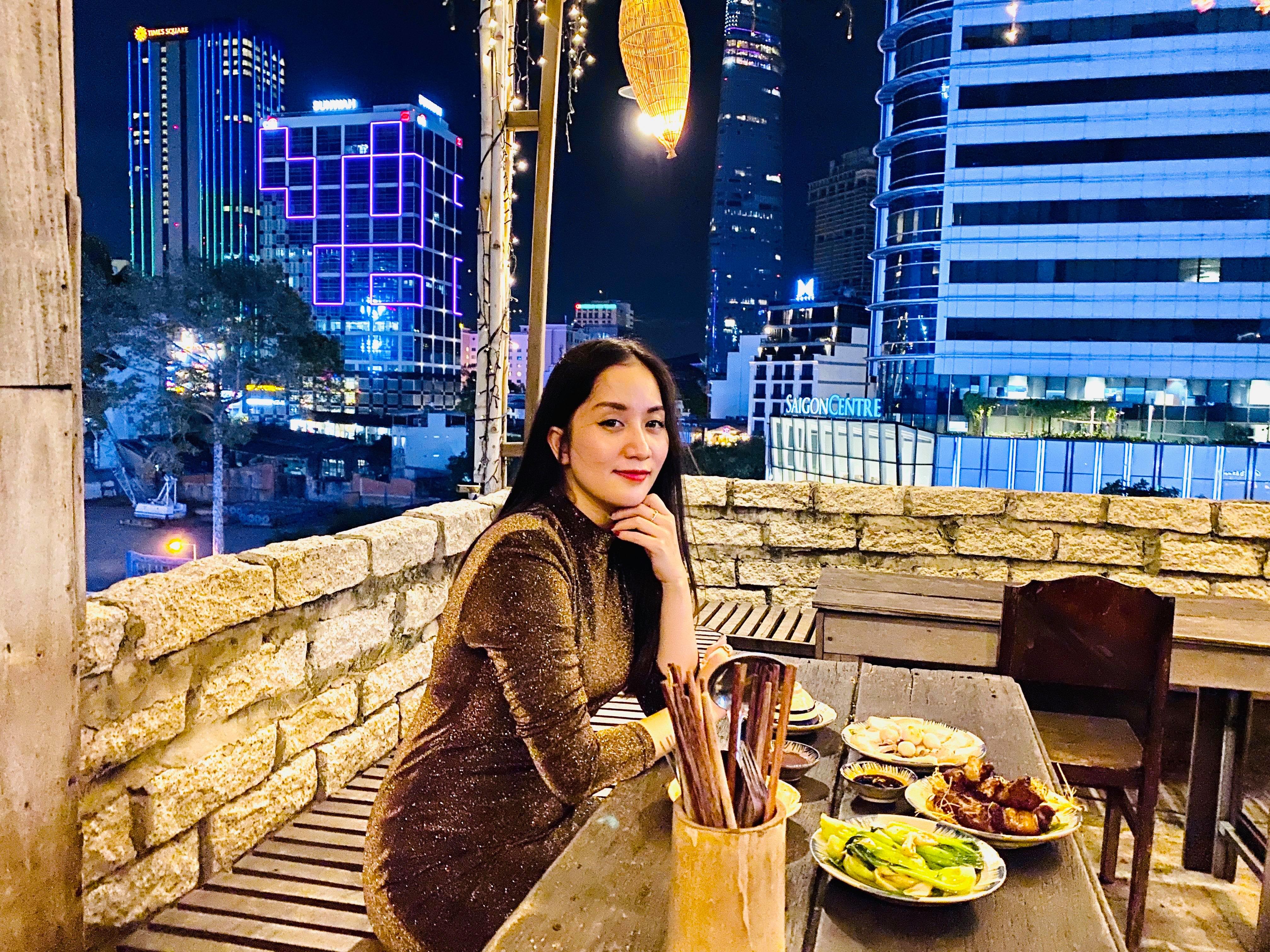 Khánh Thi 'tố cáo' Phan Hiển vô tâm, chưa bao giờ tặng quà cho vợ suốt 10 mùa Valentine - 5 Khánh Thi 'tố cáo' Phan Hiển vô tâm, chưa bao giờ tặng quà cho vợ suốt 10 mùa Valentine - 5