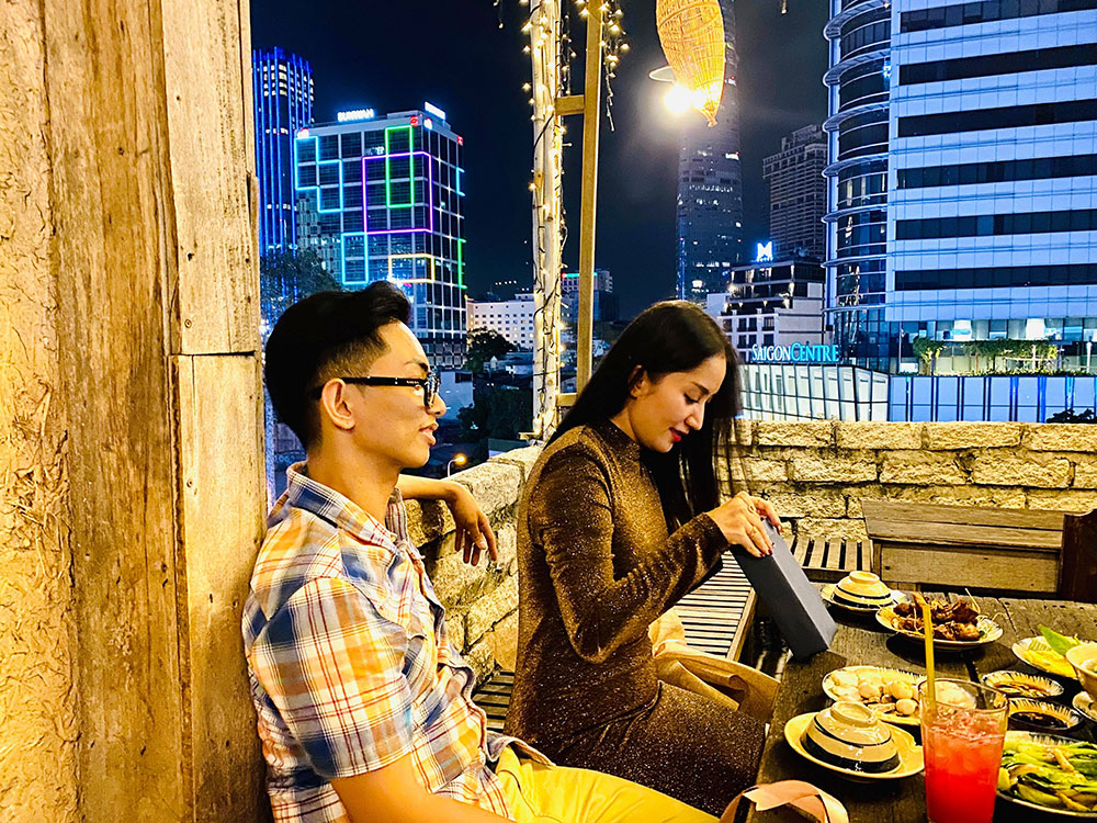 Khánh Thi 'tố cáo' Phan Hiển vô tâm, chưa bao giờ tặng quà cho vợ suốt 10 mùa Valentine - 6 Khánh Thi 'tố cáo' Phan Hiển vô tâm, chưa bao giờ tặng quà cho vợ suốt 10 mùa Valentine - 6