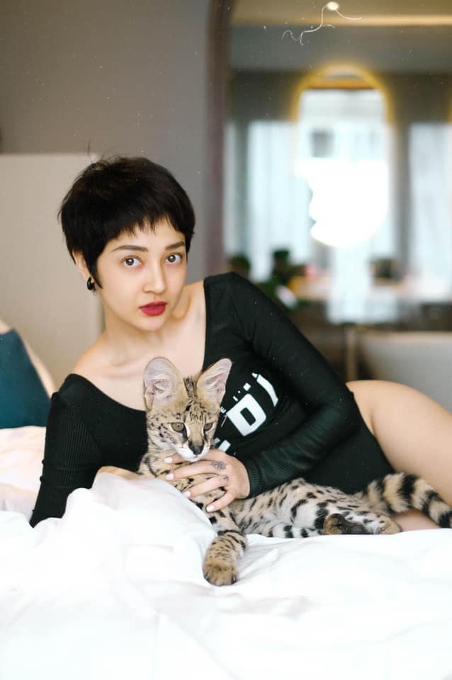 Valentine 2020: Thanh Hằng, Ngô Thanh Vân than ế, Bảo Anh chơi với mèo, Thu Minh được chồng tặng hàng hiệu - 5 Valentine 2020: Thanh Hằng, Ngô Thanh Vân than ế, Bảo Anh chơi với mèo, Thu Minh được chồng tặng hàng hiệu - 5