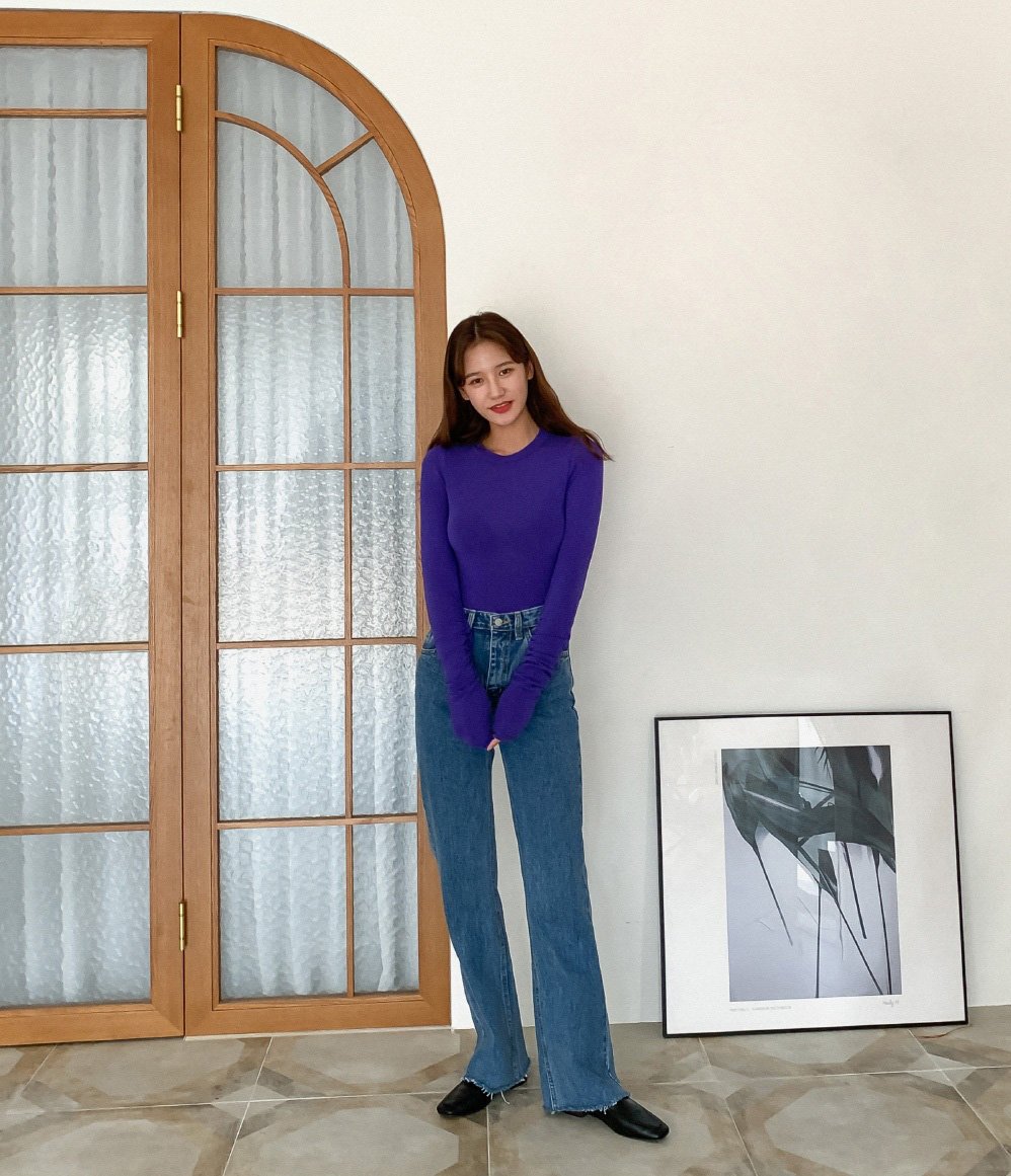 Mê quần jeans ống suông thì bạn nhất định phải sắm 3 mẫu áo sau để mặc là đẹp và chất ngất - 3 Mê quần jeans ống suông thì bạn nhất định phải sắm 3 mẫu áo sau để mặc là đẹp và chất ngất - 3