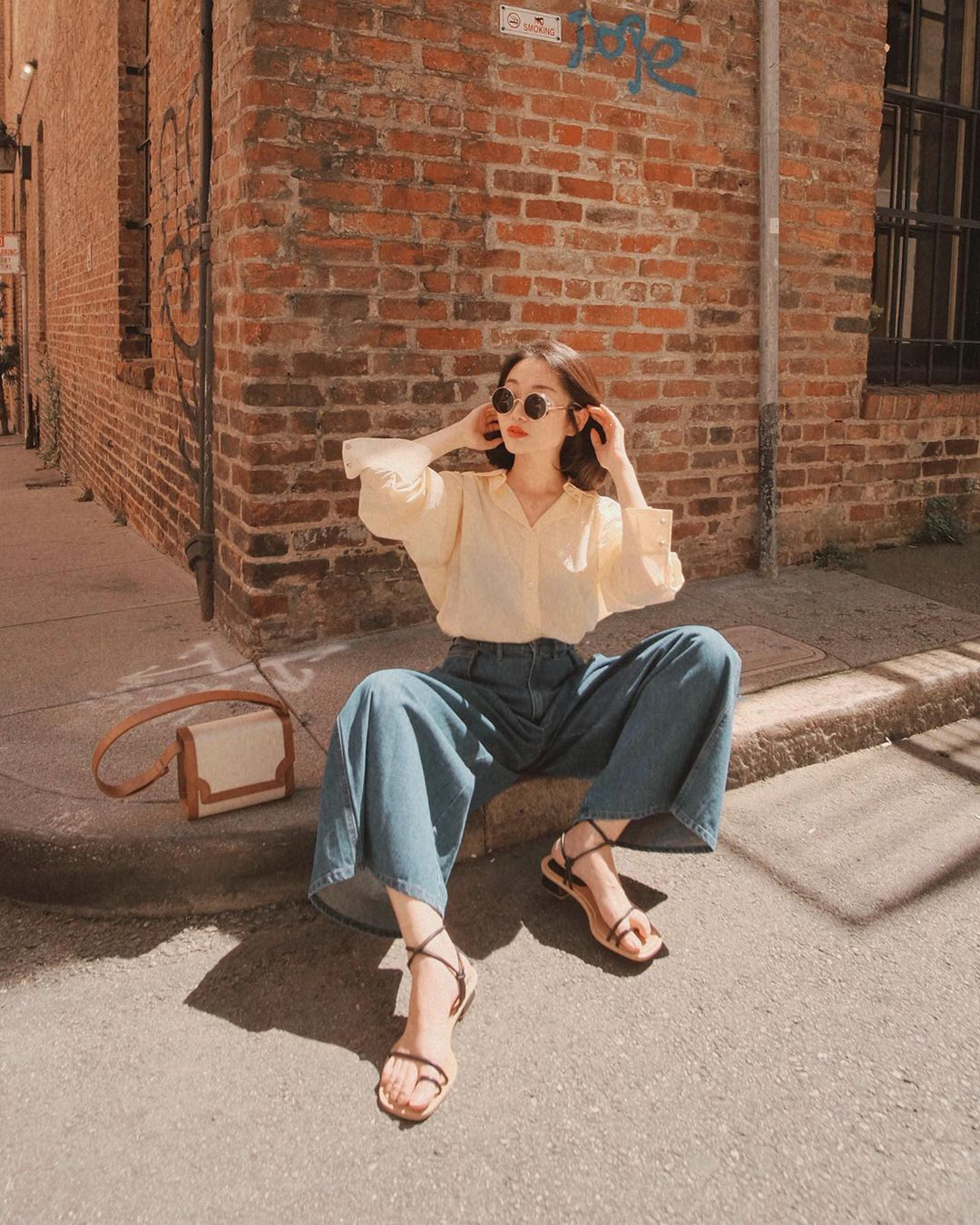 Mê quần jeans ống suông thì bạn nhất định phải sắm 3 mẫu áo sau để mặc là đẹp và chất ngất - 7 Mê quần jeans ống suông thì bạn nhất định phải sắm 3 mẫu áo sau để mặc là đẹp và chất ngất - 7