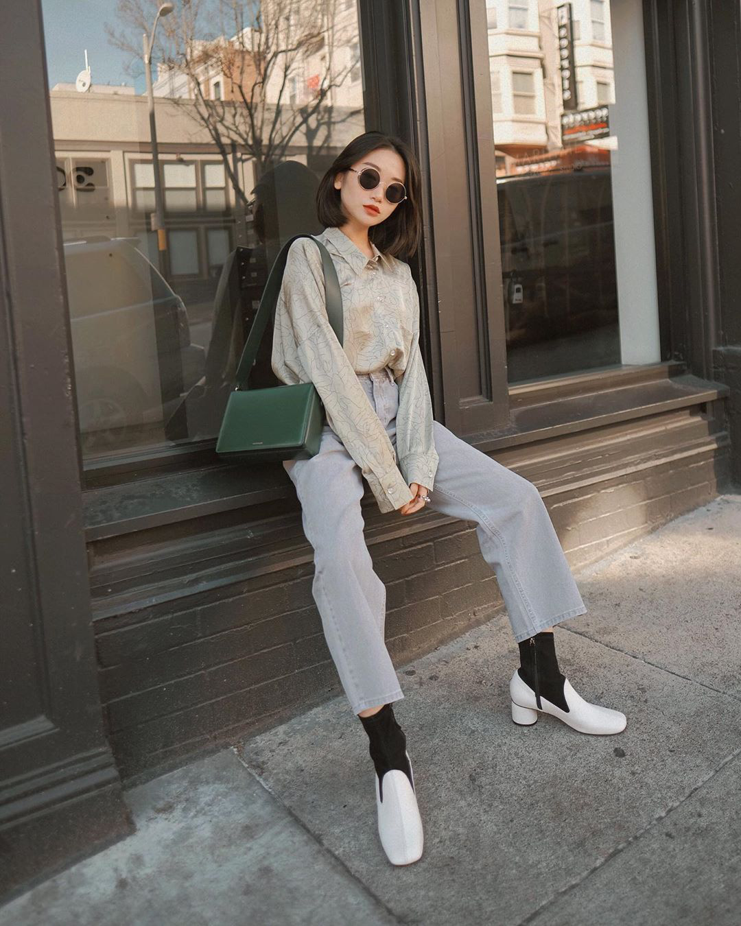 Mê quần jeans ống suông thì bạn nhất định phải sắm 3 mẫu áo sau để mặc là đẹp và chất ngất - 6 Mê quần jeans ống suông thì bạn nhất định phải sắm 3 mẫu áo sau để mặc là đẹp và chất ngất - 6