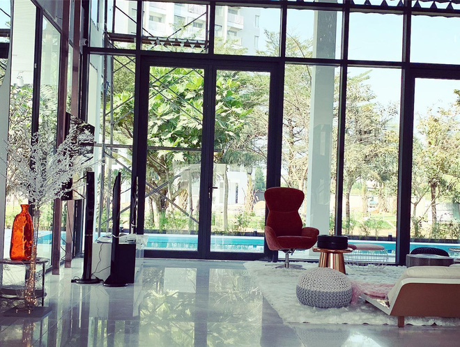 Hoa mắt vì biệt thự mới tậu của dàn sao Việt: Toàn bạc tỷ siêu sang, nhà Ngọc Trinh xa hoa như khách sạn 5 sao - 19 Hoa mắt vì biệt thự mới tậu của dàn sao Việt: Toàn bạc tỷ siêu sang, nhà Ngọc Trinh xa hoa như khách sạn 5 sao - 19