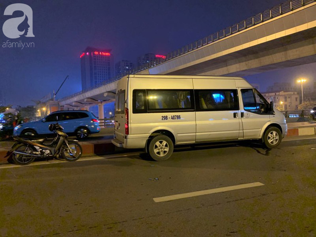 Hà Nội: Người đàn ông đi xe máy bị văng xuống đường tử vong sau khi va chạm với ô tô - 1 Hà Nội: Người đàn ông đi xe máy bị văng xuống đường tử vong sau khi va chạm với ô tô - 1