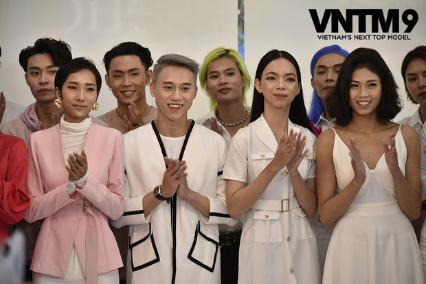 Vietnam's Next Top Model: Trần Nghĩa tuyên bố các thí sinh khác 'dọn đồ về là vừa', 'bản sao của Hoàng Thủy' bị tố gian lận Vietnam's Next Top Model: Trần Nghĩa tuyên bố các thí sinh khác 'dọn đồ về là vừa', 'bản sao của Hoàng Thủy' bị tố gian lận