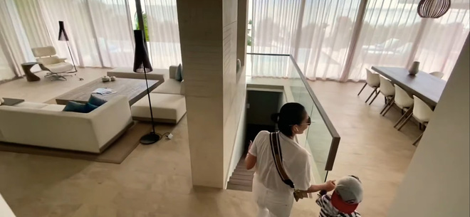 Hoa mắt vì biệt thự mới tậu của dàn sao Việt: Toàn bạc tỷ siêu sang, nhà Ngọc Trinh xa hoa như khách sạn 5 sao - 2 Hoa mắt vì biệt thự mới tậu của dàn sao Việt: Toàn bạc tỷ siêu sang, nhà Ngọc Trinh xa hoa như khách sạn 5 sao - 2