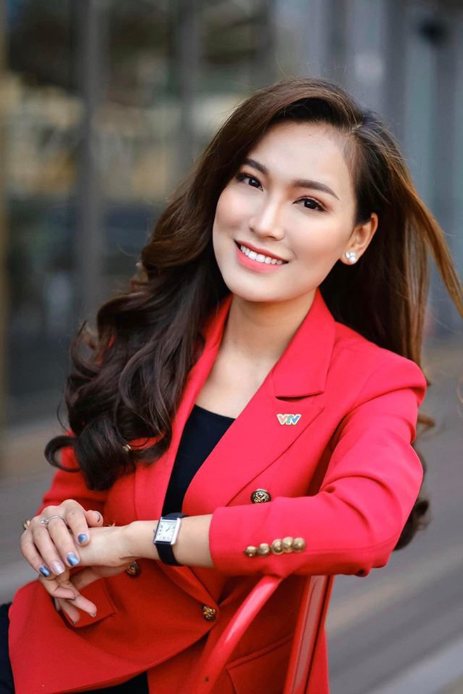 Danh tính BTV mới, gây chú ý khi dẫn Thời sự 19h của VTV - 5 Danh tính BTV mới, gây chú ý khi dẫn Thời sự 19h của VTV - 5