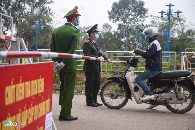 Gần 200 người rời khỏi xã Sơn Lôi trước ngày cách ly Gần 200 người rời khỏi xã Sơn Lôi trước ngày cách ly