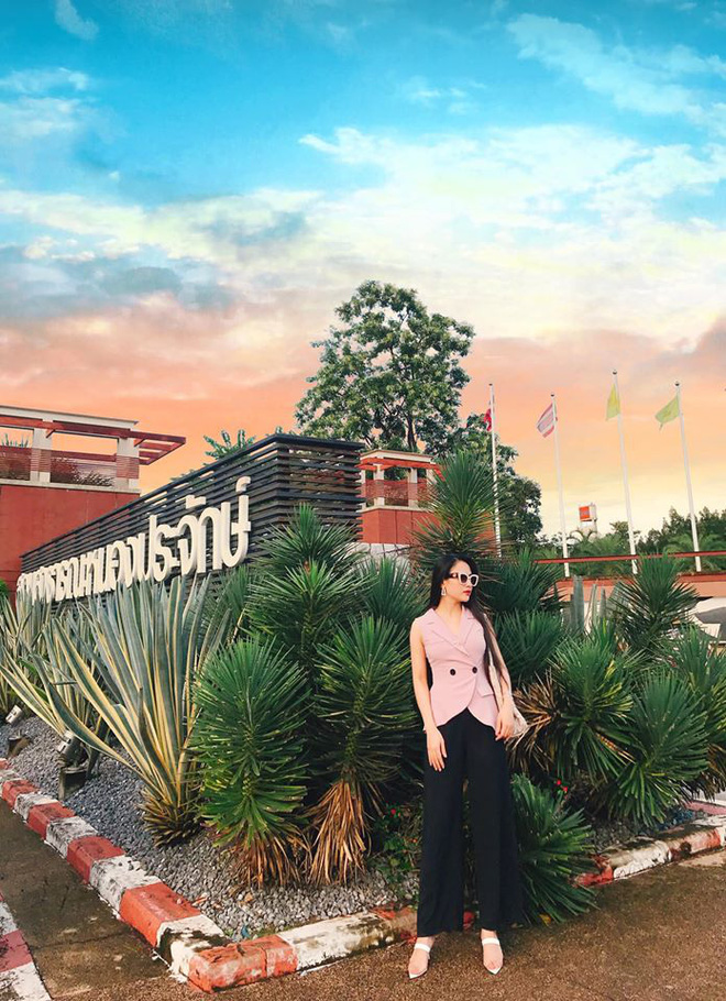 Vẻ gợi cảm của hai nữ diễn viên trong phim 'Cô gái nhà người ta' - 3 Vẻ gợi cảm của hai nữ diễn viên trong phim 'Cô gái nhà người ta' - 3