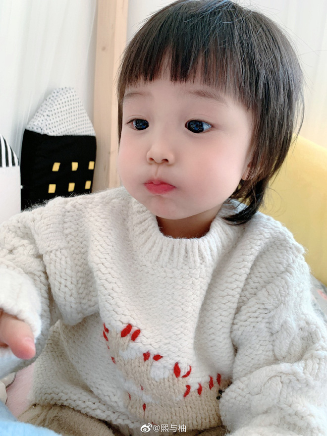 Sau 4 năm, gia đình bố đẹp trai, mẹ xinh gái, con đáng yêu hot nhất MXH Trung Quốc một lần nữa khiến dân tình phải khóc ròng ghen tị - 12 Sau 4 năm, gia đình bố đẹp trai, mẹ xinh gái, con đáng yêu hot nhất MXH Trung Quốc một lần nữa khiến dân tình phải khóc ròng ghen tị - 12