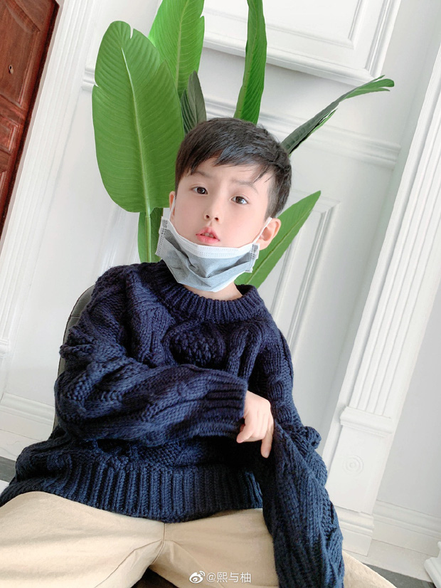Sau 4 năm, gia đình bố đẹp trai, mẹ xinh gái, con đáng yêu hot nhất MXH Trung Quốc một lần nữa khiến dân tình phải khóc ròng ghen tị - 14 Sau 4 năm, gia đình bố đẹp trai, mẹ xinh gái, con đáng yêu hot nhất MXH Trung Quốc một lần nữa khiến dân tình phải khóc ròng ghen tị - 14